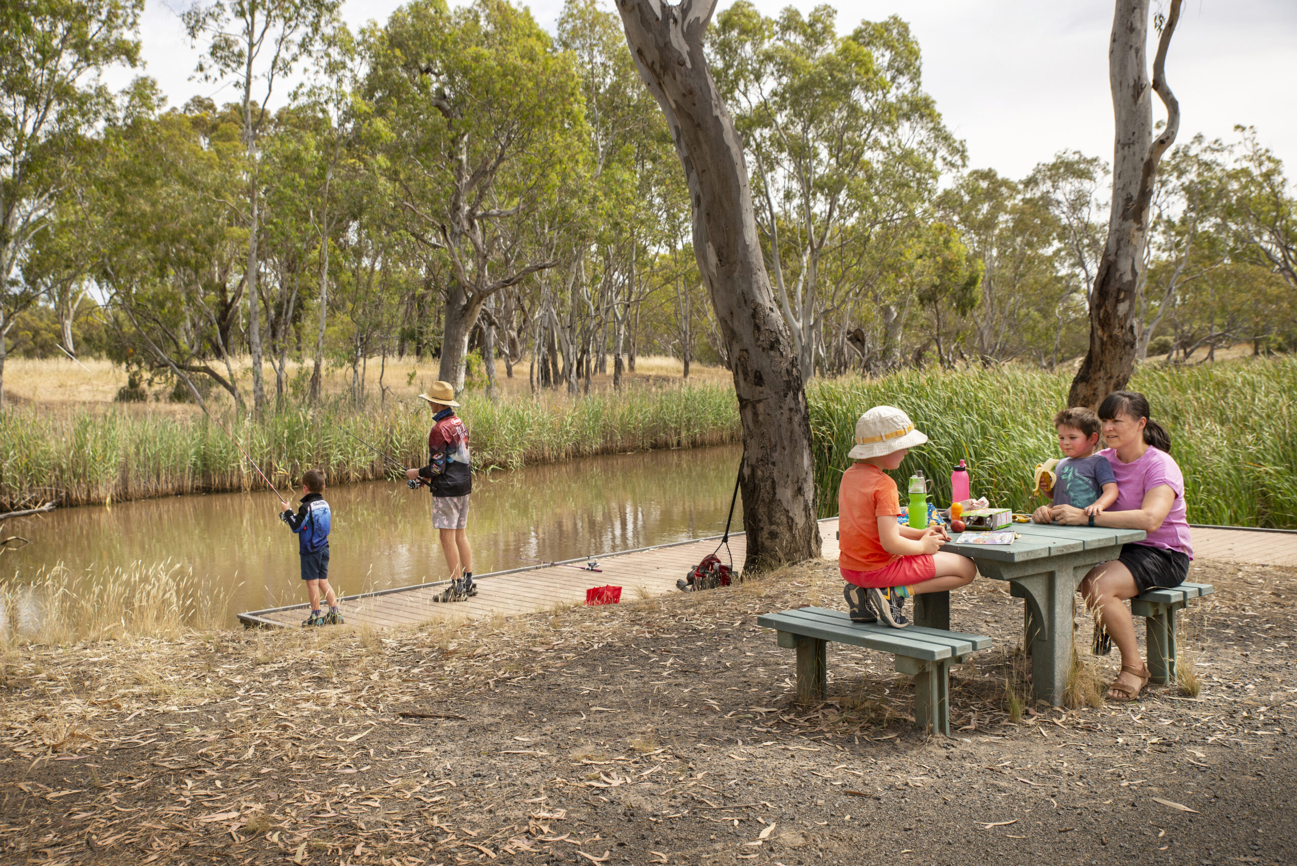 Fishing and picnicking at the Wimmera River Horsham, Wimmera CMA. 